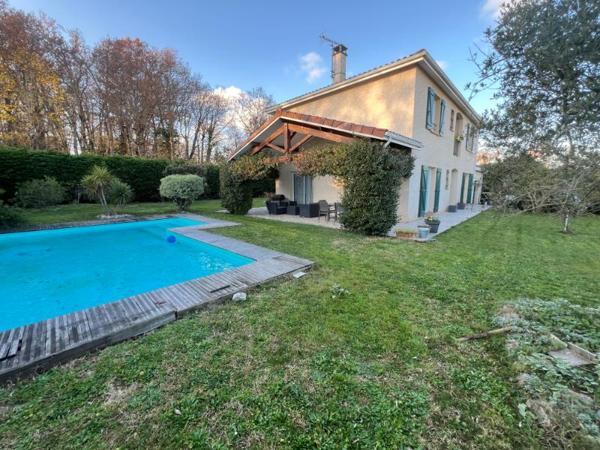 Maison Muret T6 de 177 m2 avec piscine surun terrain de 1020m²