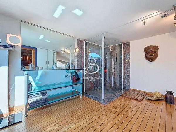 Maison d'exception d'env. 280 m2 proche commodités.