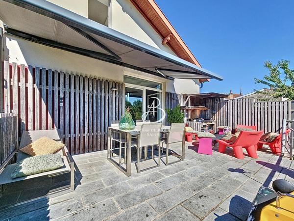 Maison d'exception d'env. 280 m2 proche commodités.