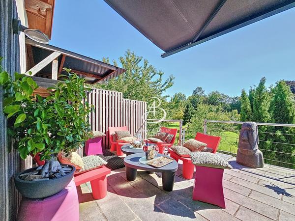 Maison d'exception d'env. 280 m2 proche commodités.