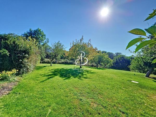 Maison d'exception d'env. 280 m2 proche commodités.