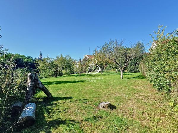 Maison d'exception d'env. 280 m2 proche commodités.