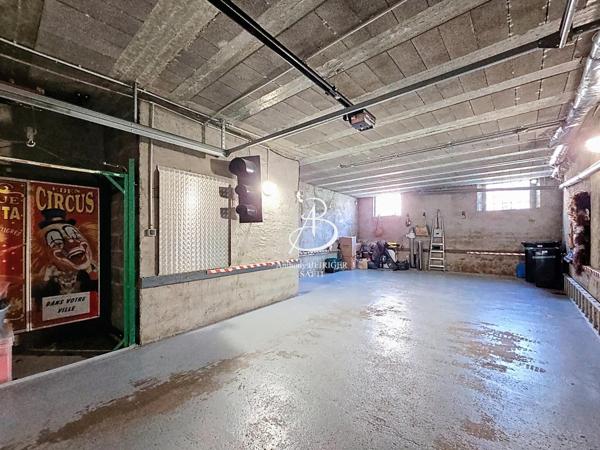 Maison d'exception d'env. 280 m2 proche commodités.