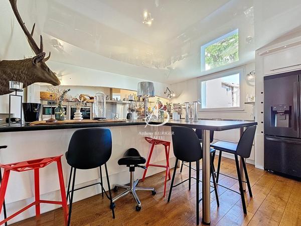 Maison d'exception d'env. 280 m2 proche commodités.