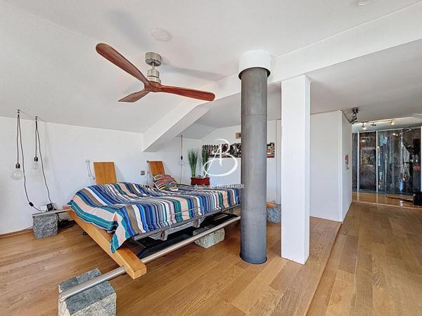 Maison d'exception d'env. 280 m2 proche commodités.