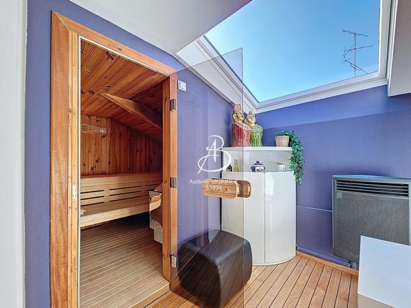 Maison d'exception d'env. 280 m2 proche commodités.