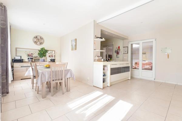 Maison
         7 pièces
        - 135 m² Exclusivité 425 000 € *