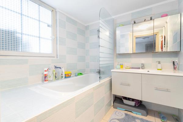 Maison
         7 pièces
        - 135 m² Exclusivité 425 000 € *