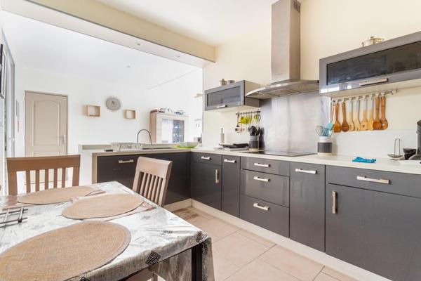 Maison
         7 pièces
        - 135 m² Exclusivité 425 000 € *