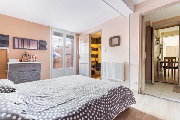 Maison
         7 pièces
        - 135 m² Exclusivité 425 000 € *