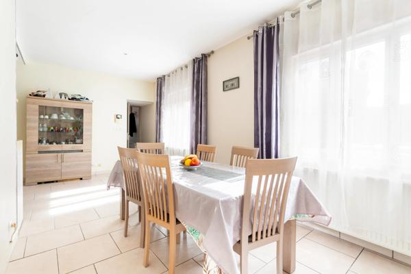 Maison
         7 pièces
        - 135 m² Exclusivité 425 000 € *