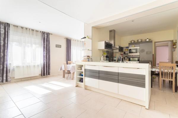Maison
         7 pièces
        - 135 m² Exclusivité 425 000 € *