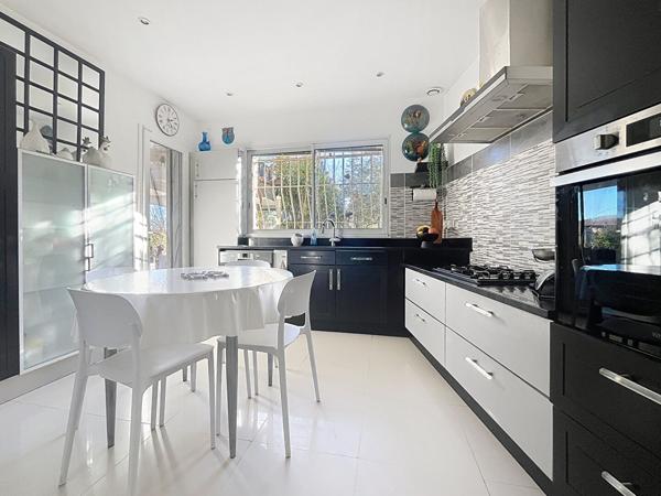 ST AMADOU A VENDRE VILLA D'ARCHITECTE AVEC PISCINE, PRESTATIONS HAUT DE GAMME