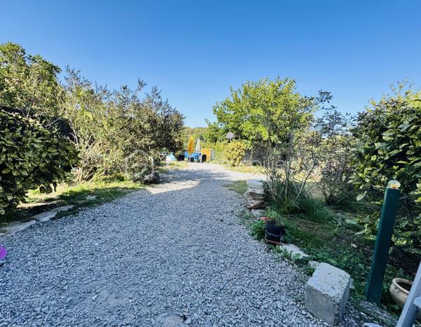 HABITER, INVESTIR ET VALORISER : UN BIEN AUX MULTIPLES POSSIBILITÉS !

Vous recherchez un bien spacieux pour votre famille, un projet immobilier avec plusieurs logements ou un investissement locatif à développer ? Cet ensemble immobilier d’environ 219 m² à Puyoô mérite toute votre attention !

Composé d’une maison et de deux appartements indépendants, ce bien offre de nombreuses possibilités d’exploitation. Les deux appartements peuvent notamment être envisagés en location longue durée ou courte durée, selon votre projet et la réglementation applicable.

Son atout majeur : la possibilité d’habiter la maison tout en générant des revenus locatifs grâce aux deux appartements. Une configuration intéressante pour un projet familial, patrimonial ou d’investissement.

UNE MAISON À GROS POTENTIEL

La propriété dispose de beaux volumes et d’une partie de la maison encore aménageable. Cet espace laisse libre cours à vos projets : création de pièces supplémentaires, espace de vie, bureau, atelier ou aménagement personnalisé.

Des travaux d’amélioration ont déjà été réalisés, avec notamment :

✔️ Électricité refaite
✔️ Isolation refaite
✔️ Climatisation réversible
✔️ Panneaux solaires

Ces équipements constituent de véritables atouts pour le confort et le potentiel de la propriété.

DES EXTÉRIEURS POUR PROFITER EN FAMILLE

Vous bénéficierez également d’espaces extérieurs appréciables :

Jardin d’environ 400 m² piscinable, idéal pour profiter des beaux jours, aménager un espace détente ou laisser les enfants jouer.

Cour intérieure d’environ 50 m², offrant un espace supplémentaire convivial et préservé.

Garage de 70m2, pratique pour stationner ou disposer d’un espace de rangement.

UN PROJET, PLUSIEURS POSSIBILITÉS !

Que vous souhaitiez :
• Habiter la maison et louer les deux appartements.
•Développer un projet de location longue durée ou courte durée.
• Installer votre famille dans un ensemble offrant de beaux volumes.
• Aménager les espaces encore disponibles selon vos envies.
• Valoriser un bien immobilier présentant plusieurs possibilités d’exploitation.

Cet ensemble immobilier offre un potentiel intéressant pour celles et ceux qui souhaitent donner vie à un projet personnalisé.

LES POINTS FORTS :
* Environ 219 m² de superficie.
* Une maison + 2 appartements indépendants.
* Potentiel de revenus locatifs.
* Jardin d’environ 400 m² piscinable.
* Cour intérieure d’environ 50 m².
* Garage de 70m2.
* Électricité et isolation refaites.
* Climatisation réversible.
* Panneaux solaires.
* Partie de la maison encore aménageable.
* Idéal pour un projet familial, patrimonial ou locatif.

📞 Contactez-moi pour découvrir ce bien à fort potentiel et organiser votre visite !