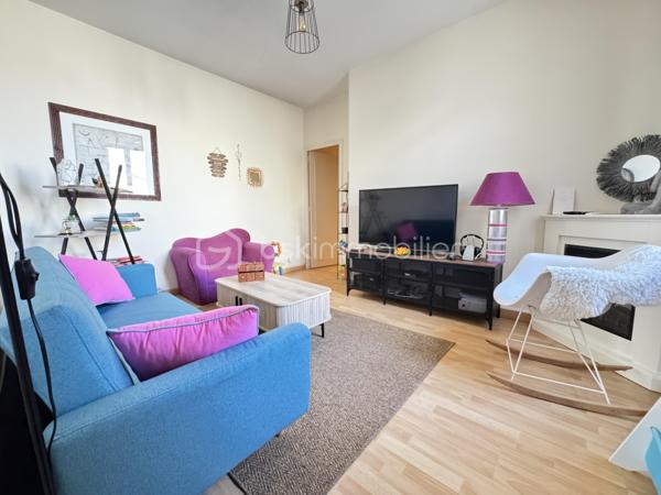 HABITER, INVESTIR ET VALORISER : UN BIEN AUX MULTIPLES POSSIBILITÉS !

Vous recherchez un bien spacieux pour votre famille, un projet immobilier avec plusieurs logements ou un investissement locatif à développer ? Cet ensemble immobilier d’environ 219 m² à Puyoô mérite toute votre attention !

Composé d’une maison et de deux appartements indépendants, ce bien offre de nombreuses possibilités d’exploitation. Les deux appartements peuvent notamment être envisagés en location longue durée ou courte durée, selon votre projet et la réglementation applicable.

Son atout majeur : la possibilité d’habiter la maison tout en générant des revenus locatifs grâce aux deux appartements. Une configuration intéressante pour un projet familial, patrimonial ou d’investissement.

UNE MAISON À GROS POTENTIEL

La propriété dispose de beaux volumes et d’une partie de la maison encore aménageable. Cet espace laisse libre cours à vos projets : création de pièces supplémentaires, espace de vie, bureau, atelier ou aménagement personnalisé.

Des travaux d’amélioration ont déjà été réalisés, avec notamment :

✔️ Électricité refaite
✔️ Isolation refaite
✔️ Climatisation réversible
✔️ Panneaux solaires

Ces équipements constituent de véritables atouts pour le confort et le potentiel de la propriété.

DES EXTÉRIEURS POUR PROFITER EN FAMILLE

Vous bénéficierez également d’espaces extérieurs appréciables :

Jardin d’environ 400 m² piscinable, idéal pour profiter des beaux jours, aménager un espace détente ou laisser les enfants jouer.

Cour intérieure d’environ 50 m², offrant un espace supplémentaire convivial et préservé.

Garage de 70m2, pratique pour stationner ou disposer d’un espace de rangement.

UN PROJET, PLUSIEURS POSSIBILITÉS !

Que vous souhaitiez :
• Habiter la maison et louer les deux appartements.
•Développer un projet de location longue durée ou courte durée.
• Installer votre famille dans un ensemble offrant de beaux volumes.
• Aménager les espaces encore disponibles selon vos envies.
• Valoriser un bien immobilier présentant plusieurs possibilités d’exploitation.

Cet ensemble immobilier offre un potentiel intéressant pour celles et ceux qui souhaitent donner vie à un projet personnalisé.

LES POINTS FORTS :
* Environ 219 m² de superficie.
* Une maison + 2 appartements indépendants.
* Potentiel de revenus locatifs.
* Jardin d’environ 400 m² piscinable.
* Cour intérieure d’environ 50 m².
* Garage de 70m2.
* Électricité et isolation refaites.
* Climatisation réversible.
* Panneaux solaires.
* Partie de la maison encore aménageable.
* Idéal pour un projet familial, patrimonial ou locatif.

📞 Contactez-moi pour découvrir ce bien à fort potentiel et organiser votre visite !