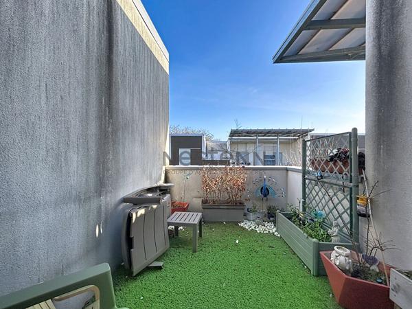 Appartement VAL POMPADOUR (limite CRETEIL) 3 pièces dernier étage avec terrasses et box!