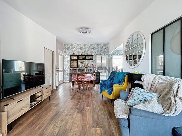 Appartement VAL POMPADOUR (limite CRETEIL) 3 pièces dernier étage avec terrasses et box!