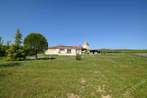 Charmante Maison de Plain-Pied sur un Grand Terrain Clôturé !