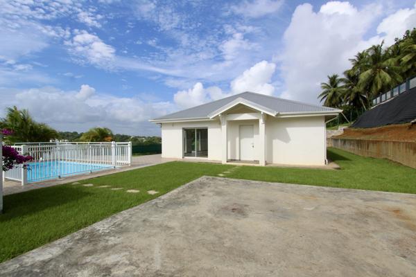 Petit-Bourg (97170) À LOUER – Superbe Villa T5 avec piscine au sel – Petit-Bourg
