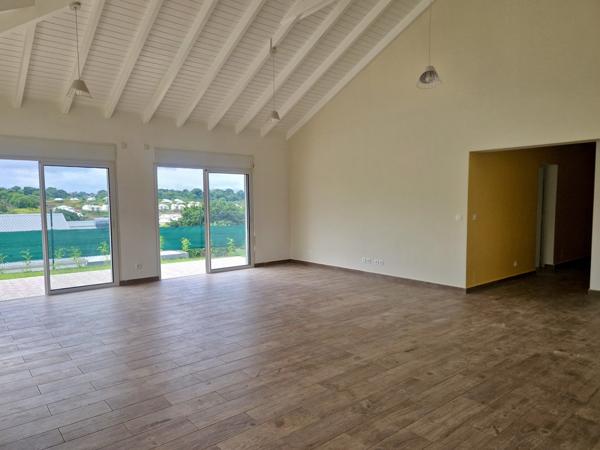 Petit-Bourg (97170) À LOUER – Superbe Villa T5 avec piscine au sel – Petit-Bourg