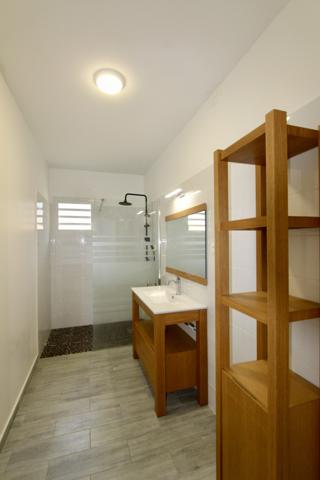 Petit-Bourg (97170) À LOUER – Superbe Villa T5 avec piscine au sel – Petit-Bourg