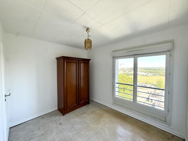 Aulnay-sous-Bois (93600) 4 Pièces avec balcon, parking, cave proche RER B, futur métro 16