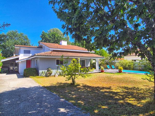 LEOGNAN-Maison familiale 180 m2 - sur 900 m² de terrain