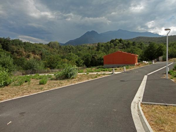 Dpt Pyrénées Orientales (66), à vendre PRADES Terrain constructible 506 m², 3 faces, libre constructeur