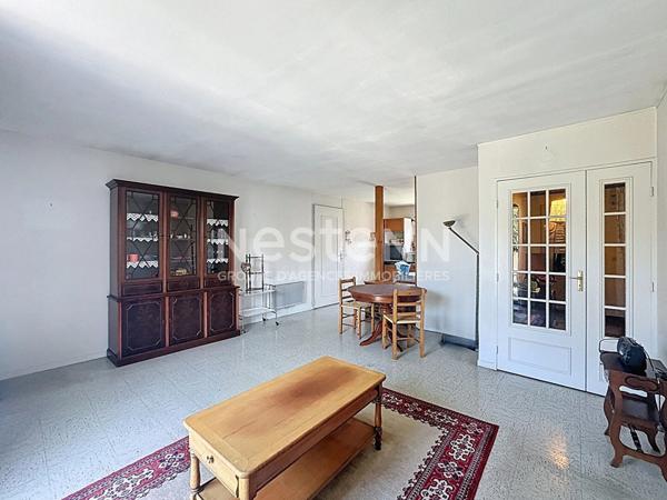 Maison de plain-pied avec jardin et dépendance à Morangis (91)