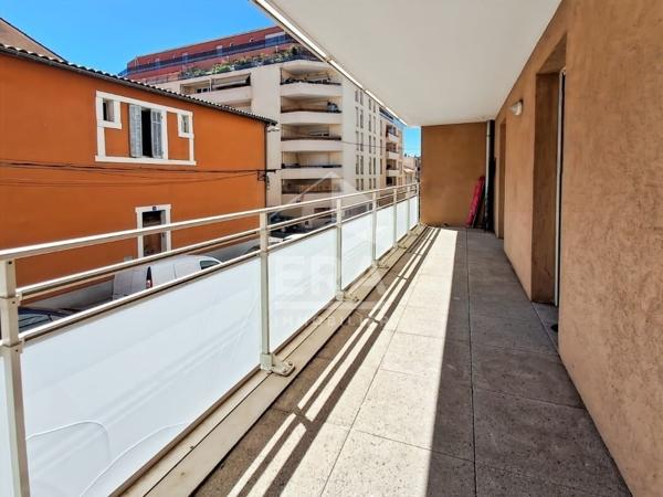 A vendre appartement type 4 de 86m²  avec balcon et terrasse + Parking à Marseille 13004