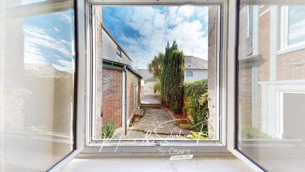 LANNION – MAISON DE VILLE DE CARACTÈRE AVEC TERRASSE PRIVATIVE