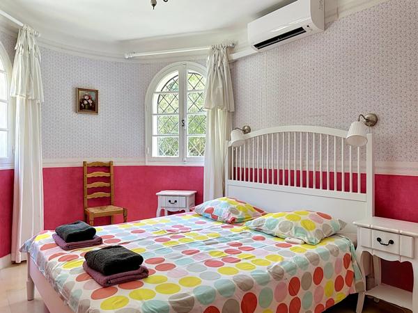 Grande villa de caractère avec piscine et grande cuisine d'été , 6 chambres