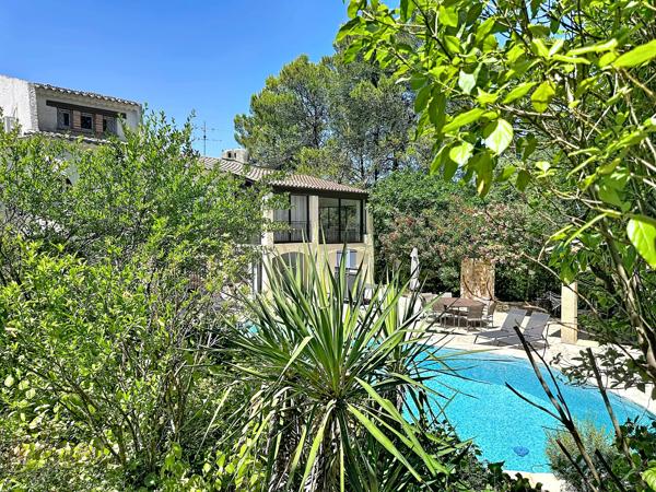 Grande villa de caractère avec piscine et grande cuisine d'été , 6 chambres
