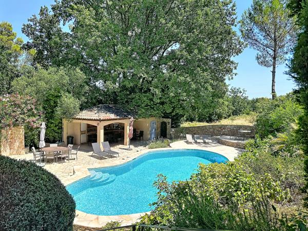 Grande villa de caractère avec piscine et grande cuisine d'été , 6 chambres