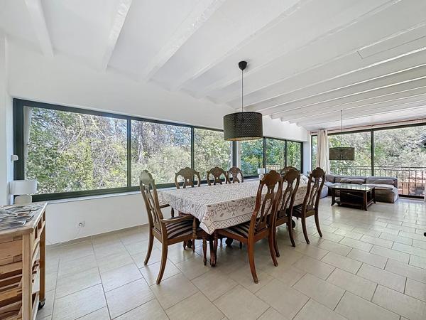 Grande villa de caractère avec piscine et grande cuisine d'été , 6 chambres