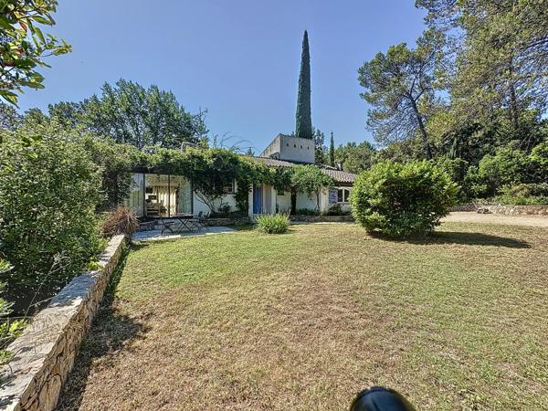 Grande villa de caractère avec piscine et grande cuisine d'été , 6 chambres