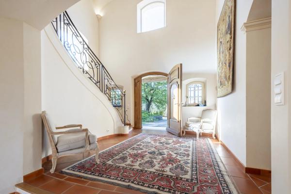 Élégante villa dans le domaine de Terre Blanche.