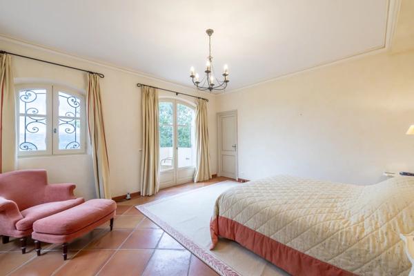 Élégante villa dans le domaine de Terre Blanche.