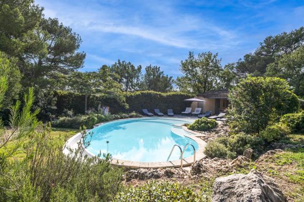 Élégante villa dans le domaine de Terre Blanche.