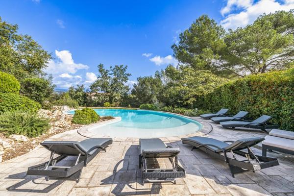Élégante villa dans le domaine de Terre Blanche.