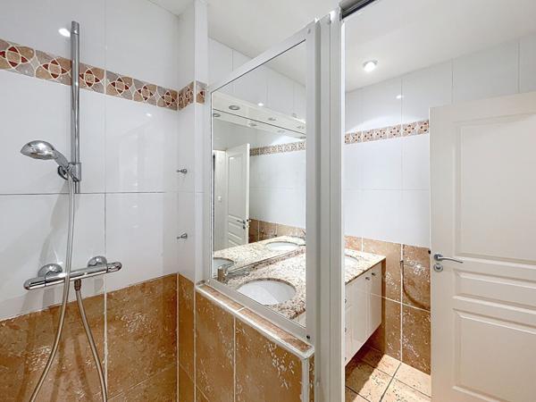 SAINT SEBASTIEN SUR LOIRE BORDS DE LOIRE APPARTEMENT 2 CHAMBRES BALCON STATIONNEMENT