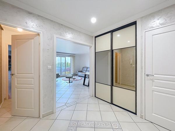 SAINT SEBASTIEN SUR LOIRE BORDS DE LOIRE APPARTEMENT 2 CHAMBRES BALCON STATIONNEMENT