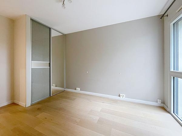 SAINT SEBASTIEN SUR LOIRE BORDS DE LOIRE APPARTEMENT 2 CHAMBRES BALCON STATIONNEMENT