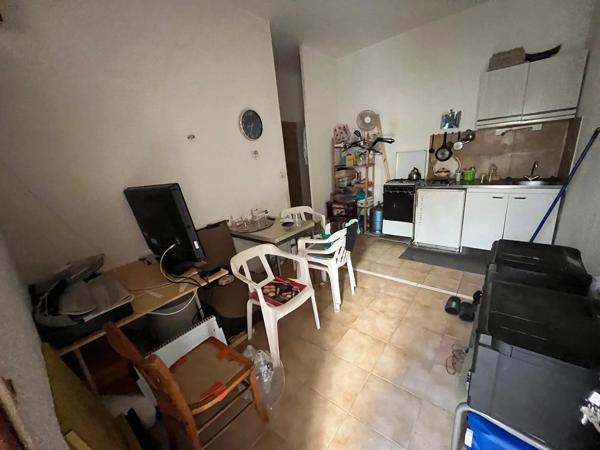 Vente                                                      Appartement
                        
                     3 pièces                      46 m2                     à Perpignan