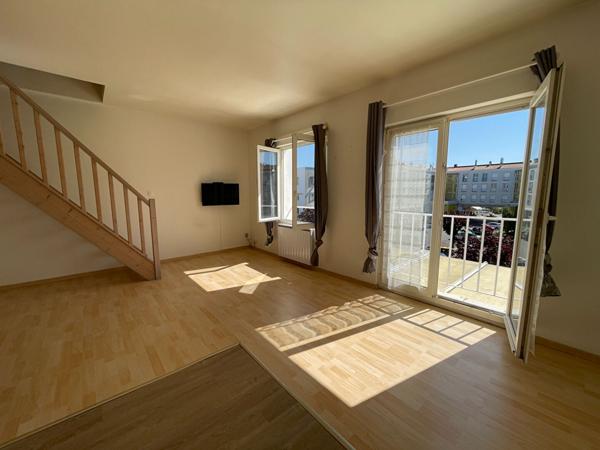 LOCATION Année / T4 - centre ville Royan