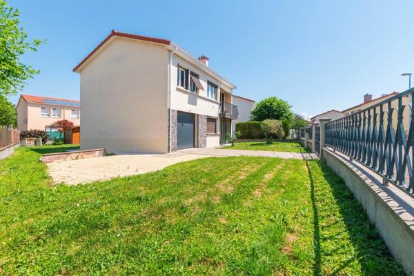 Vente                                                      Maison
                        
                     4 pièces                      96 m2                     à Aulnat