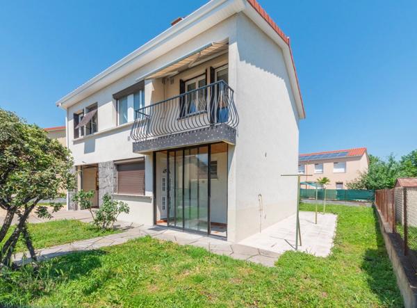 Vente                                                      Maison
                        
                     4 pièces                      96 m2                     à Aulnat