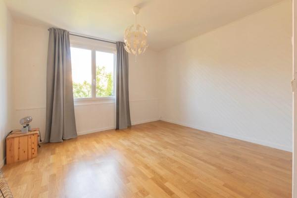 Vente                                                      Maison
                        
                     4 pièces                      96 m2                     à Aulnat