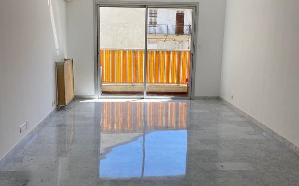 Appartement à vendre    3 pièces • 77 m2 Nice