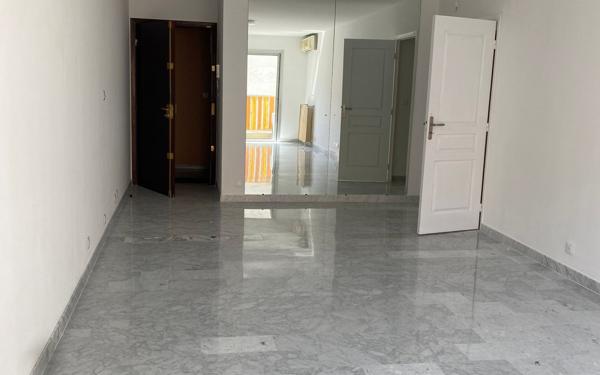 Appartement à vendre    3 pièces • 77 m2 Nice